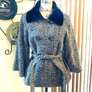 NWT Beautiful and elegant Tahari jacket.  Size 6.